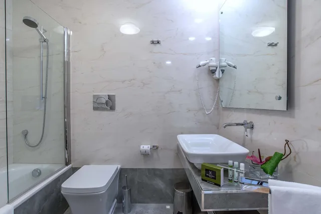 غرفة كلاسيكية بسرير كوين، Damaso Hotel 3/6