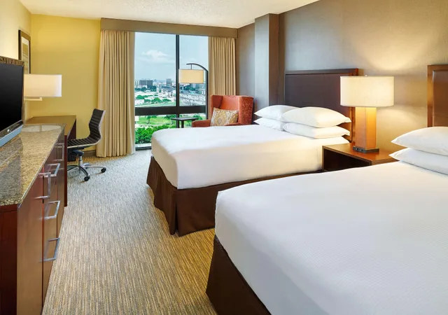 غرفة بسرير مزدوج بإطلالة، DoubleTree by Hilton San Antonio Airport 1/1