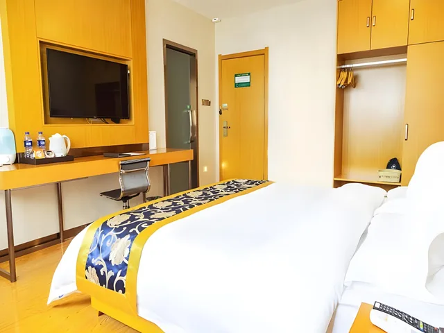 Superior, King and Queen Bed, GreenTree Inn Xi an Ming City Wall Northwest Dafengqing Road Business Hotel 2/2
