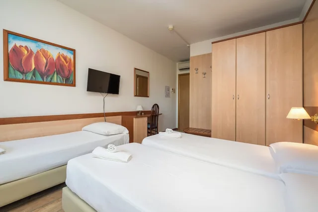 غرفة عائلية بأربعة أسرّة، Centro Turistico Gardesano 3/10