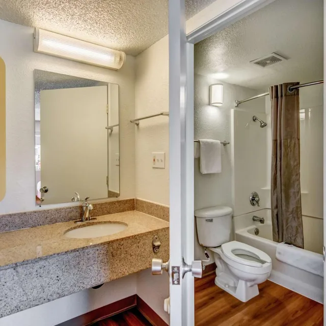 غرفة رباعية، Motel6 Stockton, CA - North 7/9