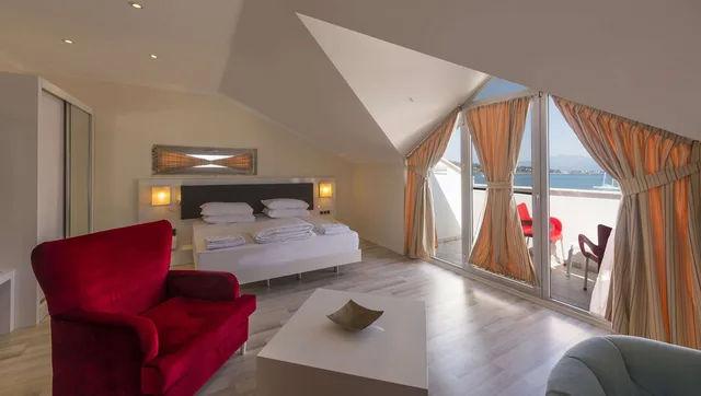 غرفة كبيرة بسرير مزدوج بشرفة، Orka Boutique Hotel 3/6