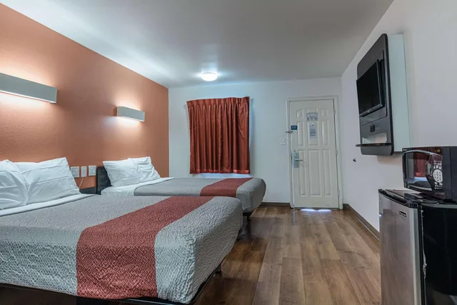 غرفة رباعية لذوي الإعاقة، Motel6 Texarkana, AR 2/8