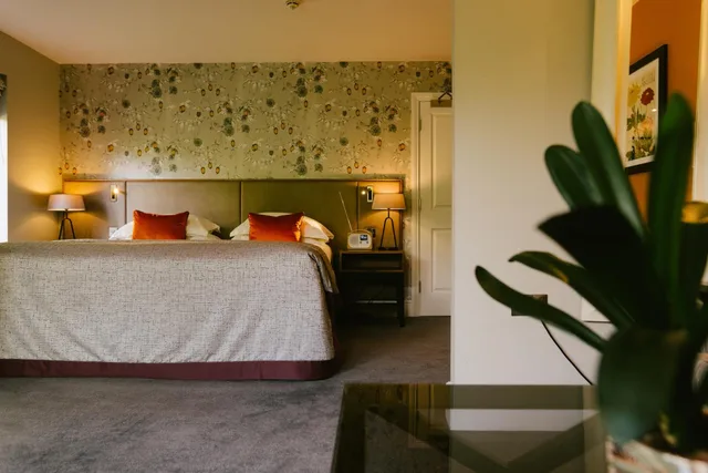 جناح جونيور، Jesmond Dene House 1/7
