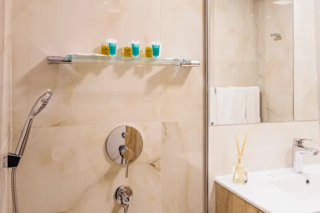 غرفة ثلاثية، Mark Hotel Belgrade 5/5