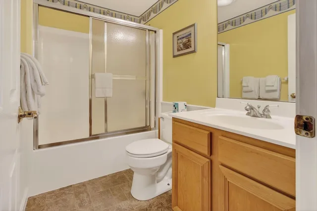 2 Bedrooms, Cottage, Queen and Twin Beds, 2 Bathrooms, Sofa، Colonial Acres Resort 6/10