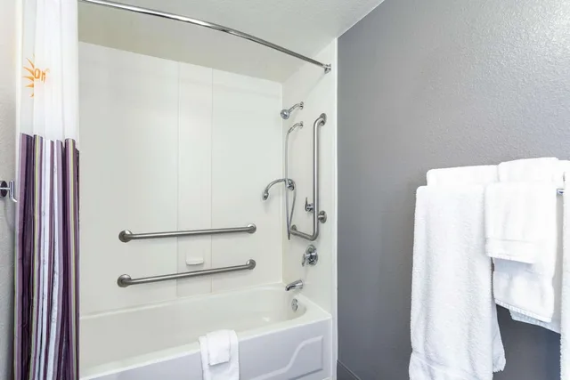 غرفة بسريرين مزدوجين لذوي الإعاقة، La Quinta Inn & Suites by Wyndham Denver Boulder-Louisville 4/5