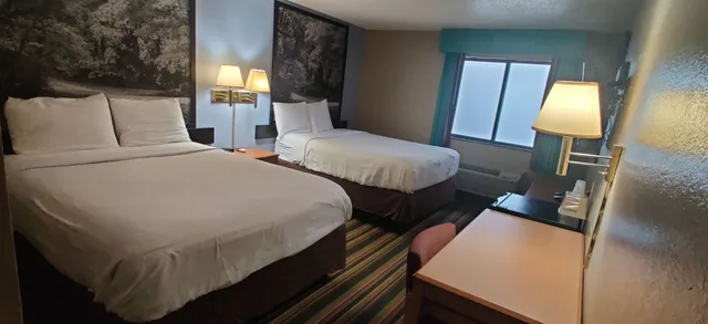 غرفة قياسية بسريرين كوين للمدخنين، Super 8 By Wyndham Champaign 5/10