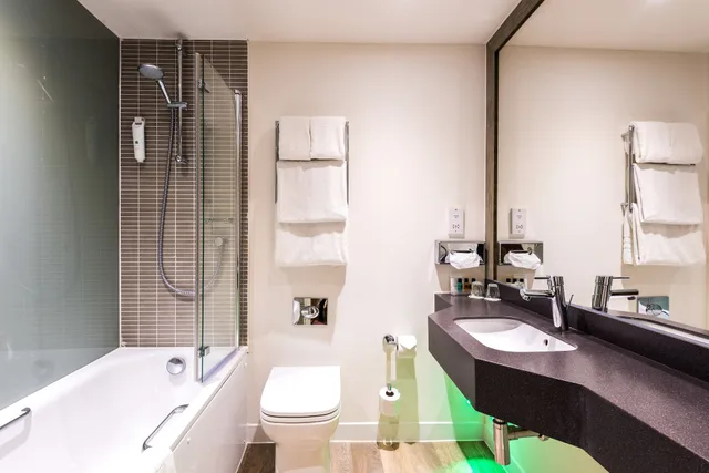 غرفة قياسية بسريرين منفصلين لذوي الإعاقة، Holiday Inn Rotherham Sheffield 4/6