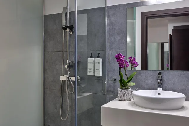 غرفة قياسية بسرير كوين مع أريكة، Breeze Boutique Hotel 3/3