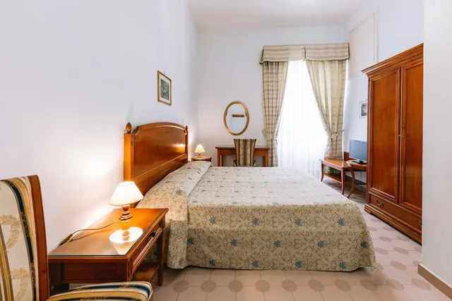 غرفة سوبيريور ثلاثية بسرير مزدوج وسرير فردي، Hotel Toro 2/2