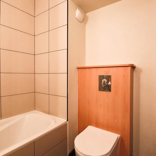 Family, Quadruple, Bunk Beds, Bathtub, easyHotel Nice Old Town 9/9