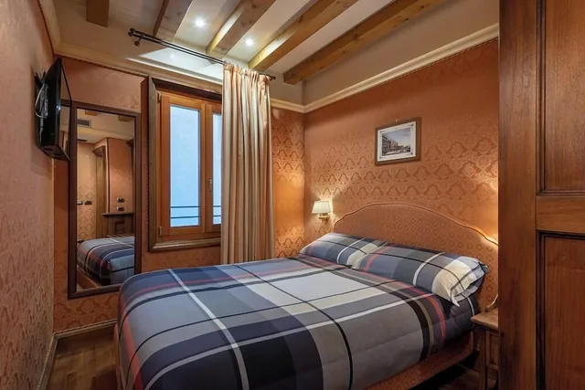 غرفة كومفورت بسرير كوين في الملحق، Hotel Montecarlo 1/3
