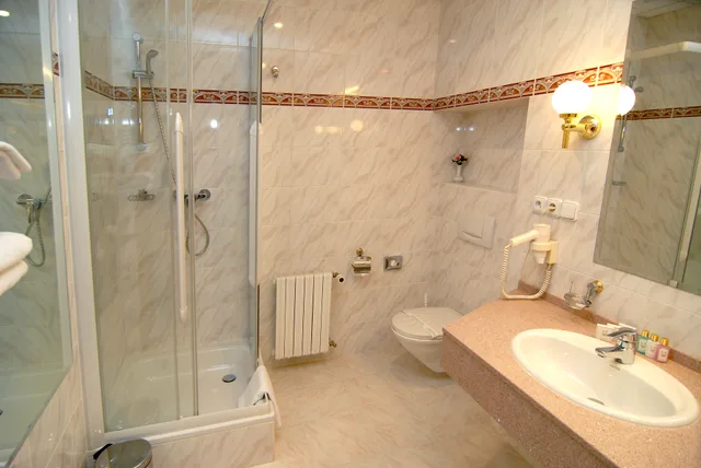 غرفة ثلاثية، Hotel Opera Prague 3/4