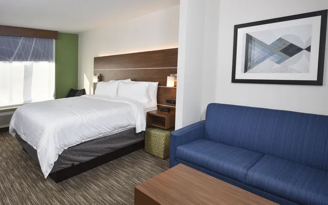 جناح بسريرين كوين، Holiday Inn Express Hotel & Suites Selma 3/7