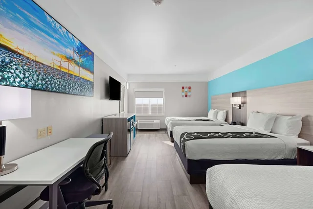 Family, Triple, 3 Queen Beds, La Quinta Inn Suites Raymondville 5/10