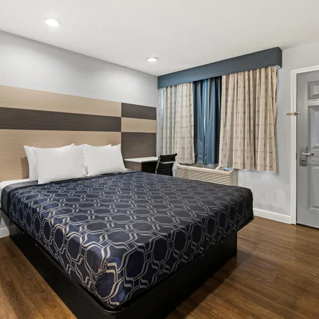 غرفة بسرير كينج، Bay Breeze Inn 5/10