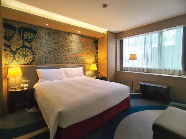 جناح عائلي بسريرين منفصلين مع أريكة، Radisson Collection Hyland Shanghai 9/10