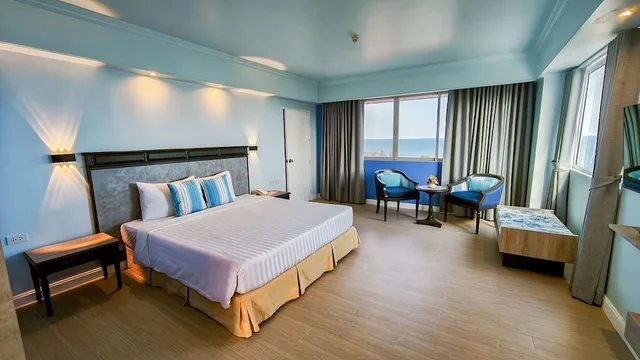 جناح تنفيذي بسرير كينج وسريرين منفصلين بغرفتي نوم، Hua Hin Grand Hotel And Plaza 2/4