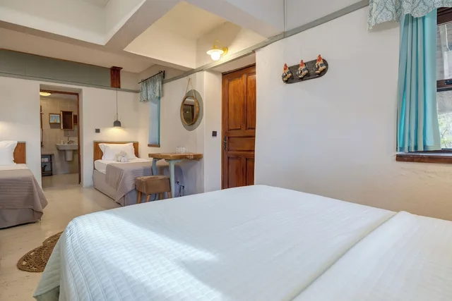غرفة عائلية بسرير مزدوج وسريرين منفصلين بشرفة، Aral Tatil Ciftligi 3/10