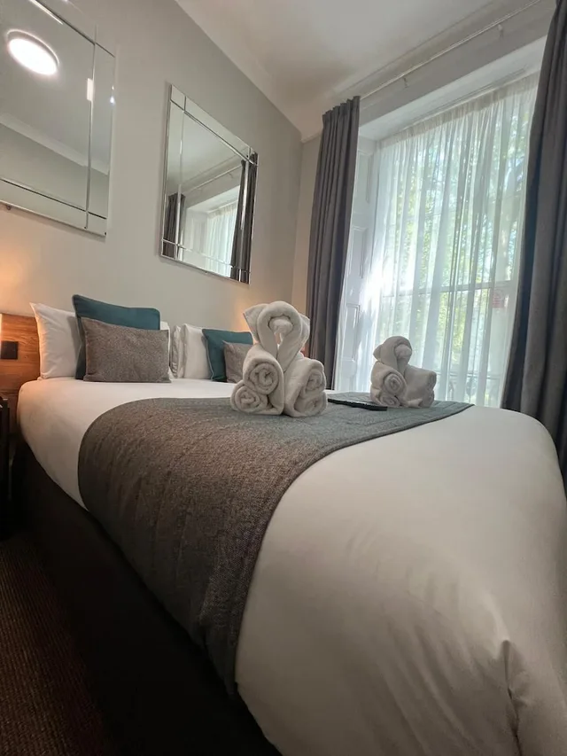 غرفة سوبيريور بسرير مزدوج، Tudor Court Hotel 3/10
