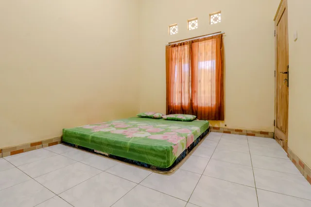 Standard, Double Bed, with Fan، Penginapan Barokah by ZUZU 9/10