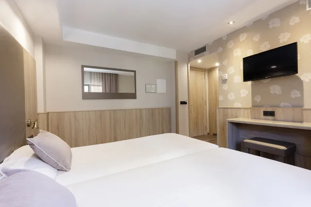 Room, 2 Beds, Civera 2/10