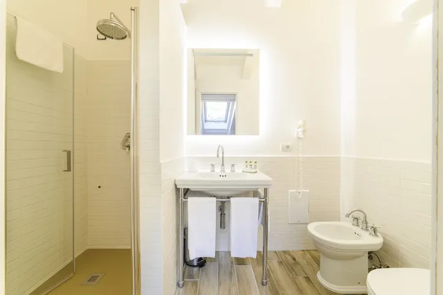 غرفة ديلوكس بسرير كينج بشرفة، Amalfi Luxury House 8/9