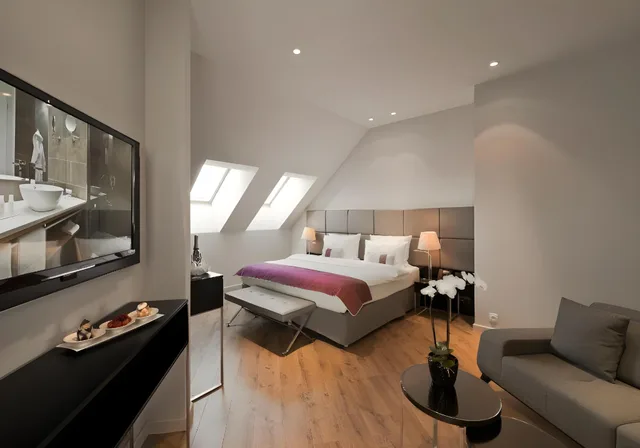 جناح تنفيذي بسرير مزدوج وسرير فردي، Hotel Berlin Potsdamer Platz by Leonardo Hotels 2/2