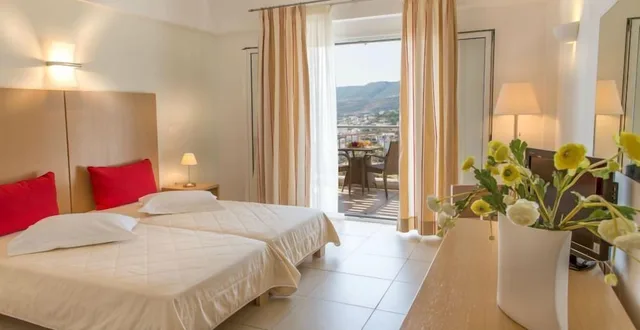 غرفة بسرير مزدوج أو سريرين منفصلين بإطلالة على البحر، Kythea Resort 3/7
