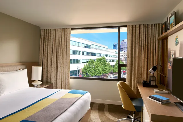 غرفة بريميير بسرير كينج، The Hotel Zags Portland 1/3