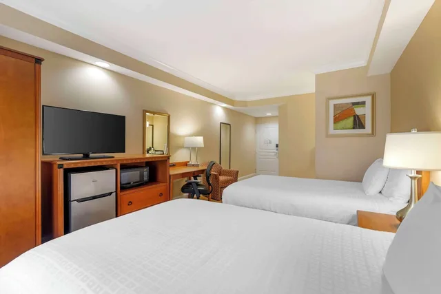 غرفة قياسية بسريرين مزدوجين لذوي الإعاقة، Best Western Plus Kingsland 2/4