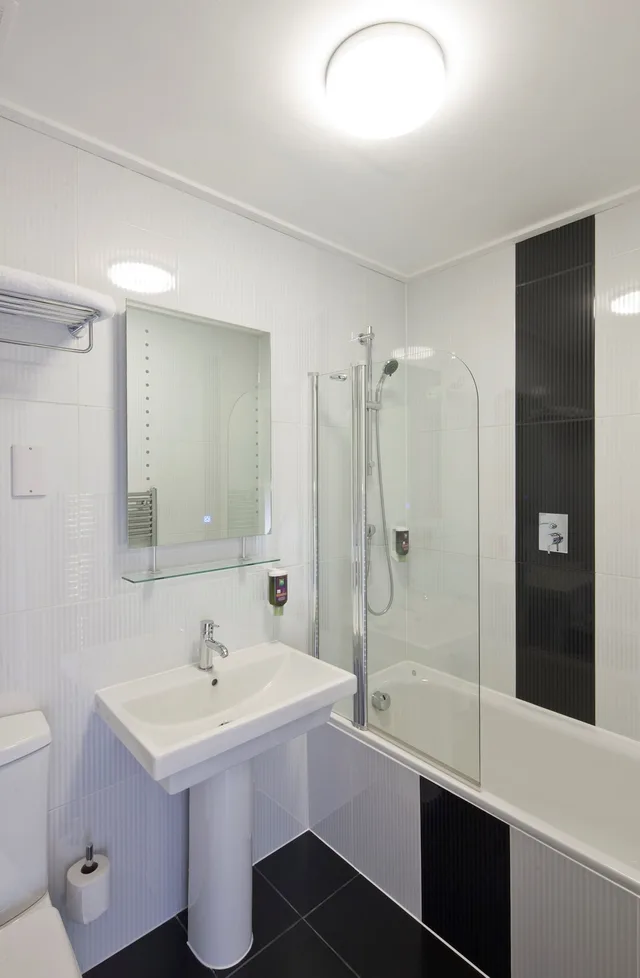 غرفة عائلية بسرير مزدوج وسرير بطابقين، Heeton Concept Hotel - Kensington London 6/7