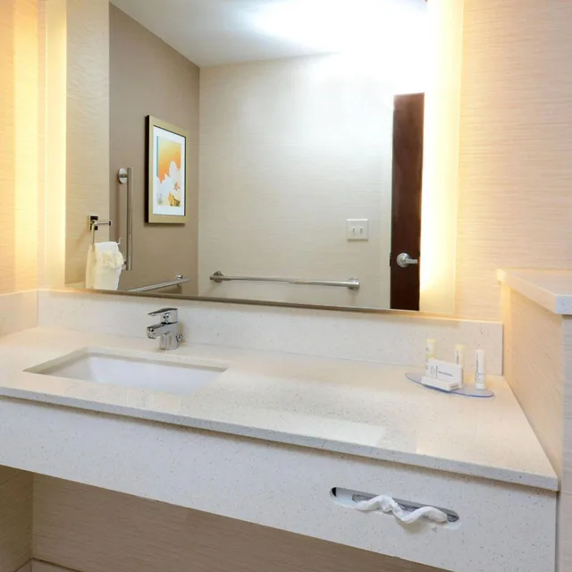 غرفة بسريرين كوين بحوض استحمام لذوي الإعاقة، Fairfield Inn & Suites By Marriott Raleigh Capital Blvd./I-540 4/4