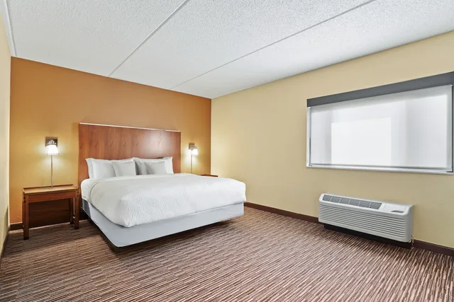 غرفة تقليدية بسرير كينج لذوي الإعاقة، Royle Hotel Milwaukee Airport 1/3