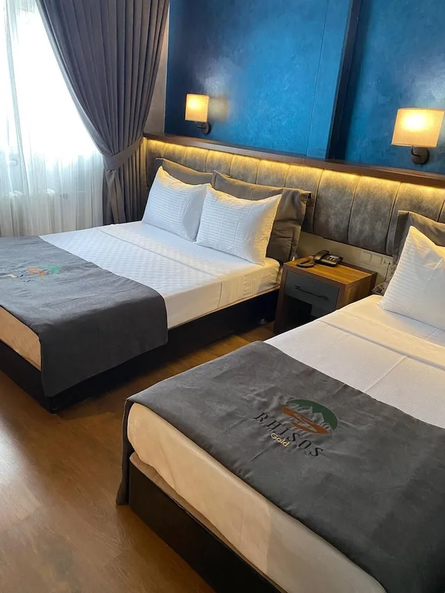 غرفة قياسية رباعية بسرير مزدوج وسريرين منفصلين، Green Hotel 3/6