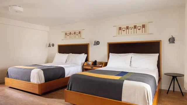 Standard, 2 Queen Beds, Trailborn Rocky Mountains 1/4