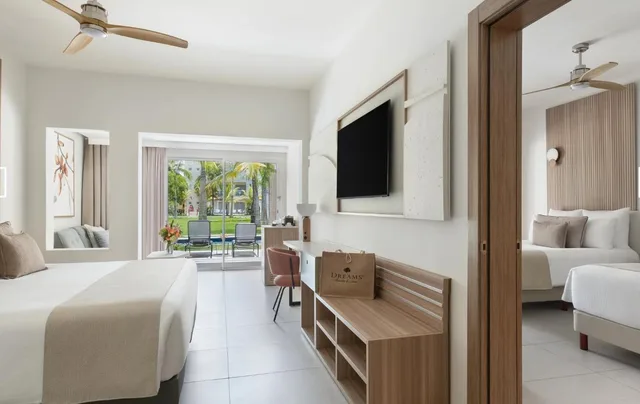 غرفة بريميوم عائلية بإطلالة على المسبح، Dreams Royal Beach (former Now Larimar) 1/2