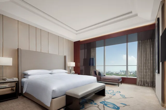 غرفة ديلوكس بسرير كينج بإطلالة على المدينة، Marriott Yiwu Hotel 1/6
