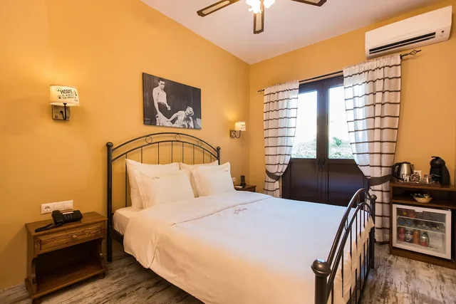 غرفة كلاسيكية بسرير مزدوج بإطلالة على الحديقة، Theatro Hotel Odysseon 5/9