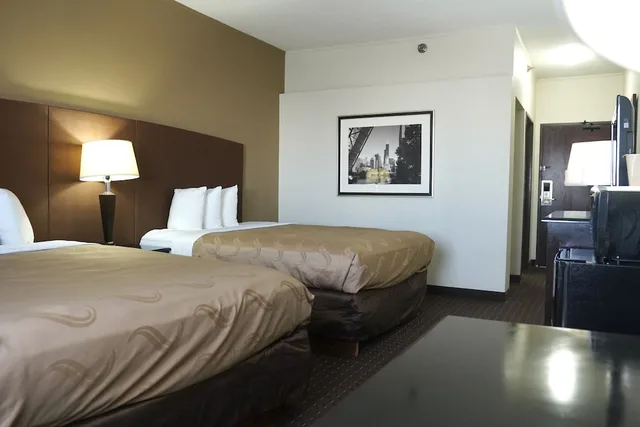 Standard, 2 Queen Beds, American Inn & Suites Waterford 1/2