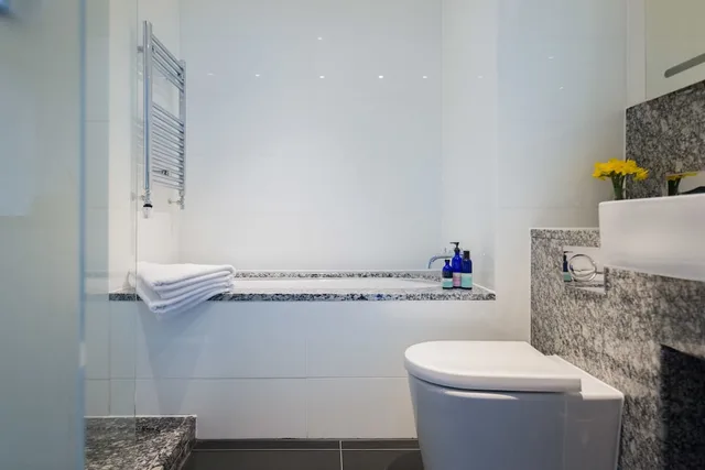 Lake, House, Double and Twin Beds, 4 Bathrooms، Retallack Resort and Spa 9/10