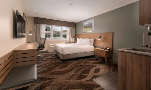 Room, Queen Bed, Kitchenette, Prestige Hudson Bay Lodge & Conference Centre, WorldHotels 2/4