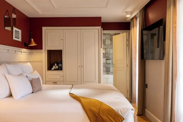 غرفة ديلوكس بسرير كوين بشرفة مع أريكة، Hotel & Spa Royal Madeleine 1/8