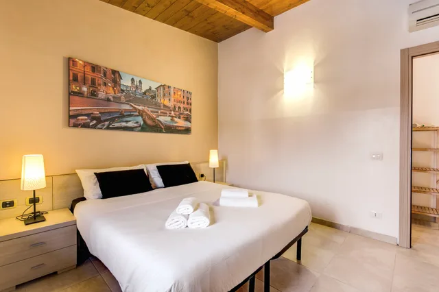 شقة سوبيريور بثلاثة أسرّة بشرفة بغرفة نوم واحدة مع أريكة، Aurelia Vatican Apartments 1/3