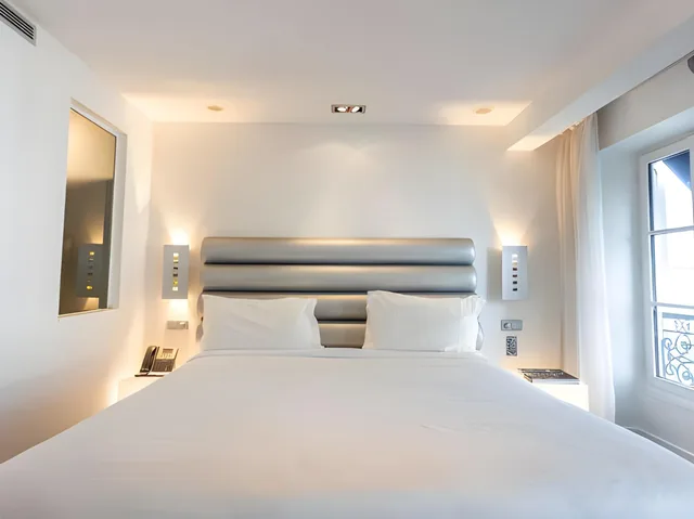 غرفة سوبيريور بسرير كوين، 1k Hotel 1/3