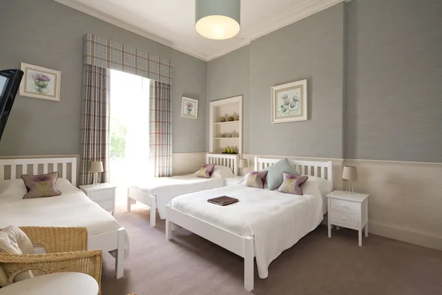 غرفة رباعية بسرير مزدوج وسريرين منفصلين، Sherwood Guest House 10/10
