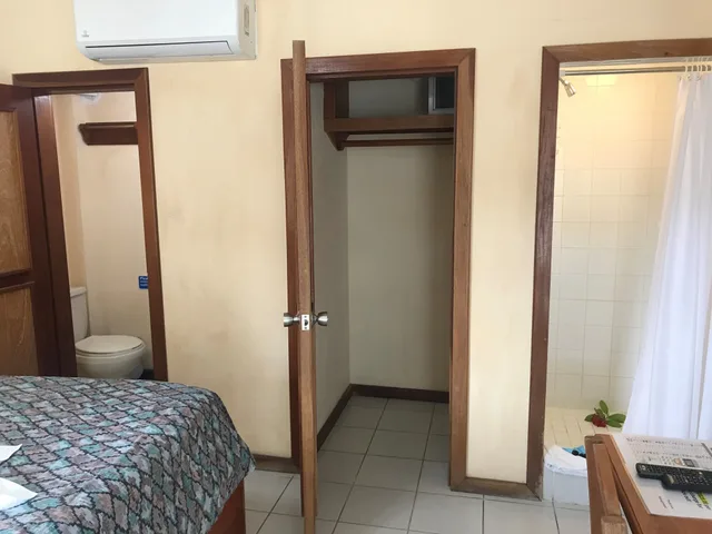 غرفة قياسية بسرير كينج، Corona Del Mar Hotel 4/4