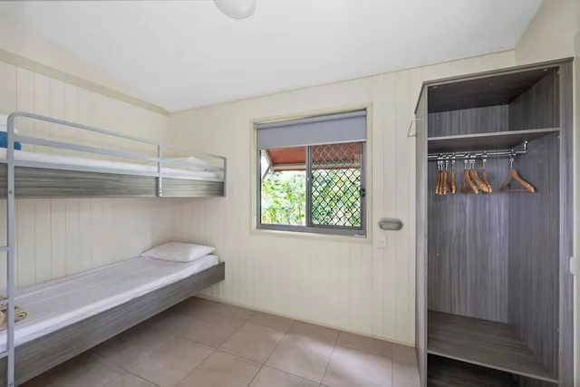 كابينة ديلوكس بسرير كوين وسرير فردي وسرير بطابقين يُسمح فيها بالحيوانات الأليفة، Reflections Holiday Parks Nambucca Heads 4/8