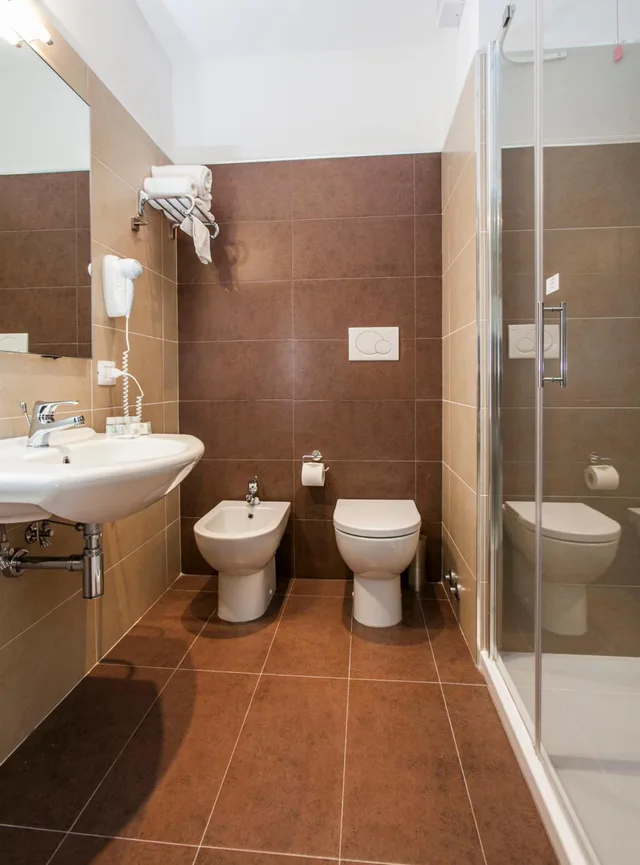 غرفة ثلاثية، Hotel Gardenia 5/6
